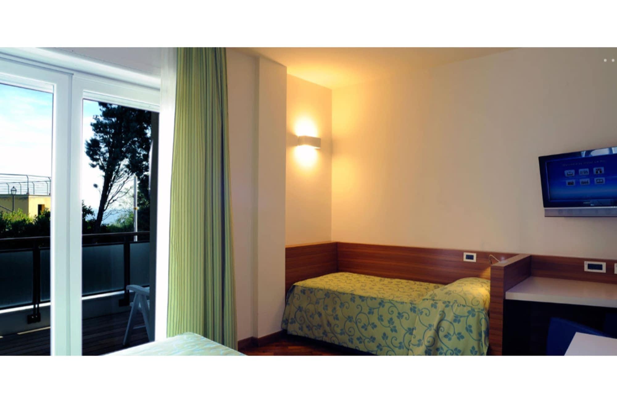 ואראצה Hotel Le Roi מראה חיצוני תמונה