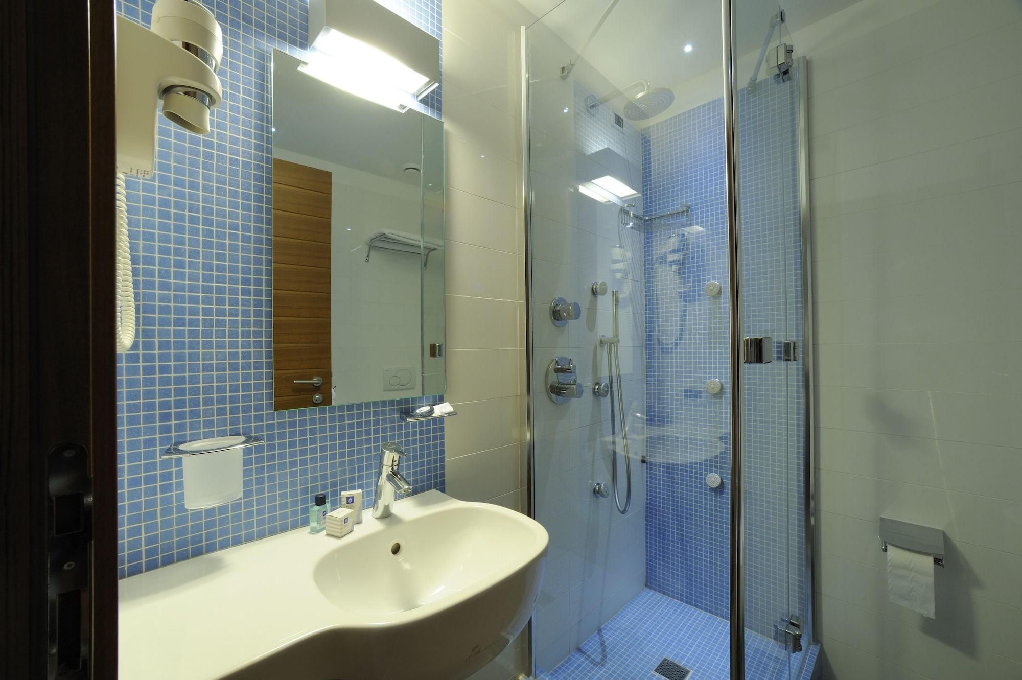 ואראצה Hotel Le Roi מראה חיצוני תמונה