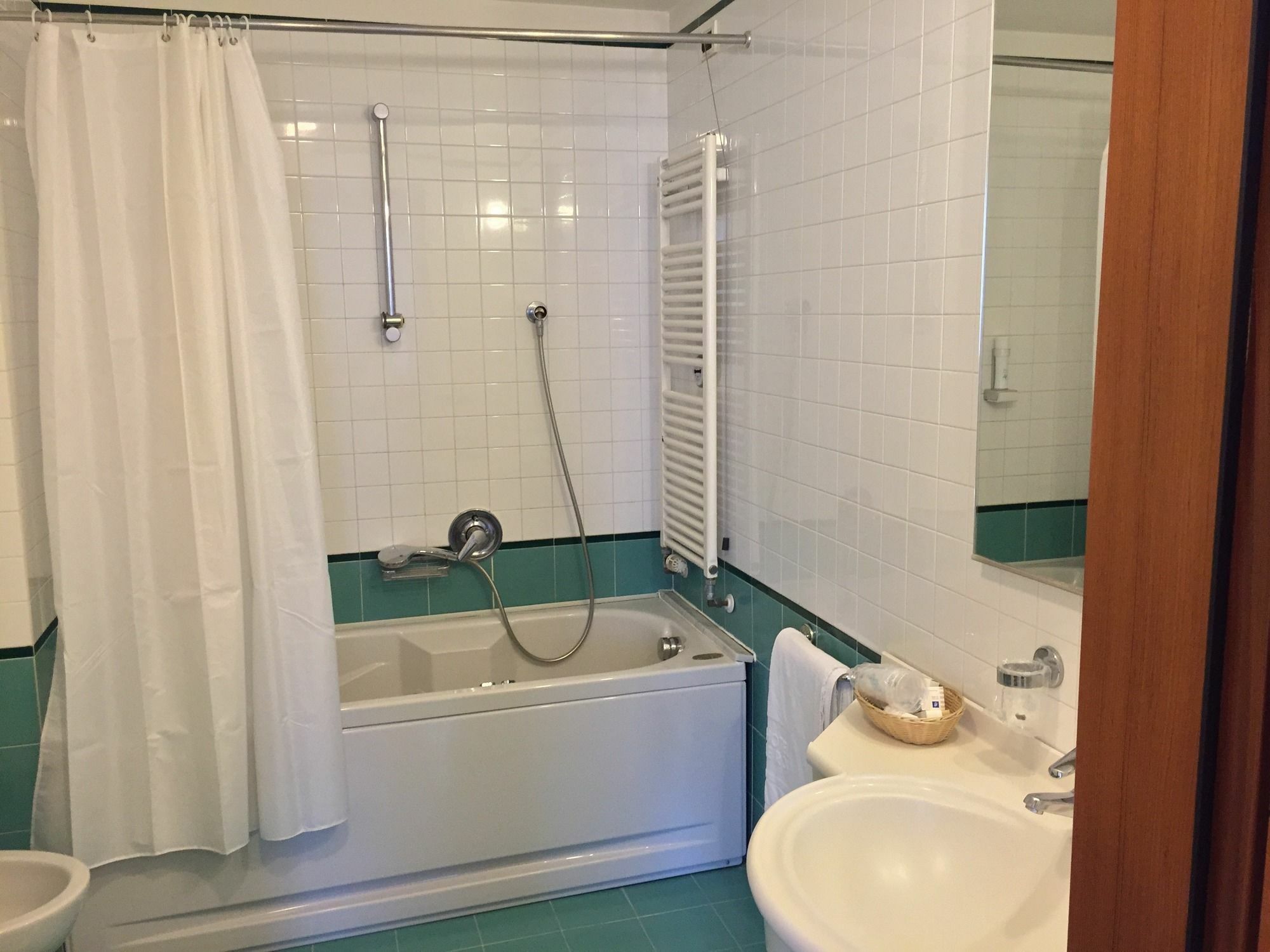 ואראצה Hotel Le Roi מראה חיצוני תמונה